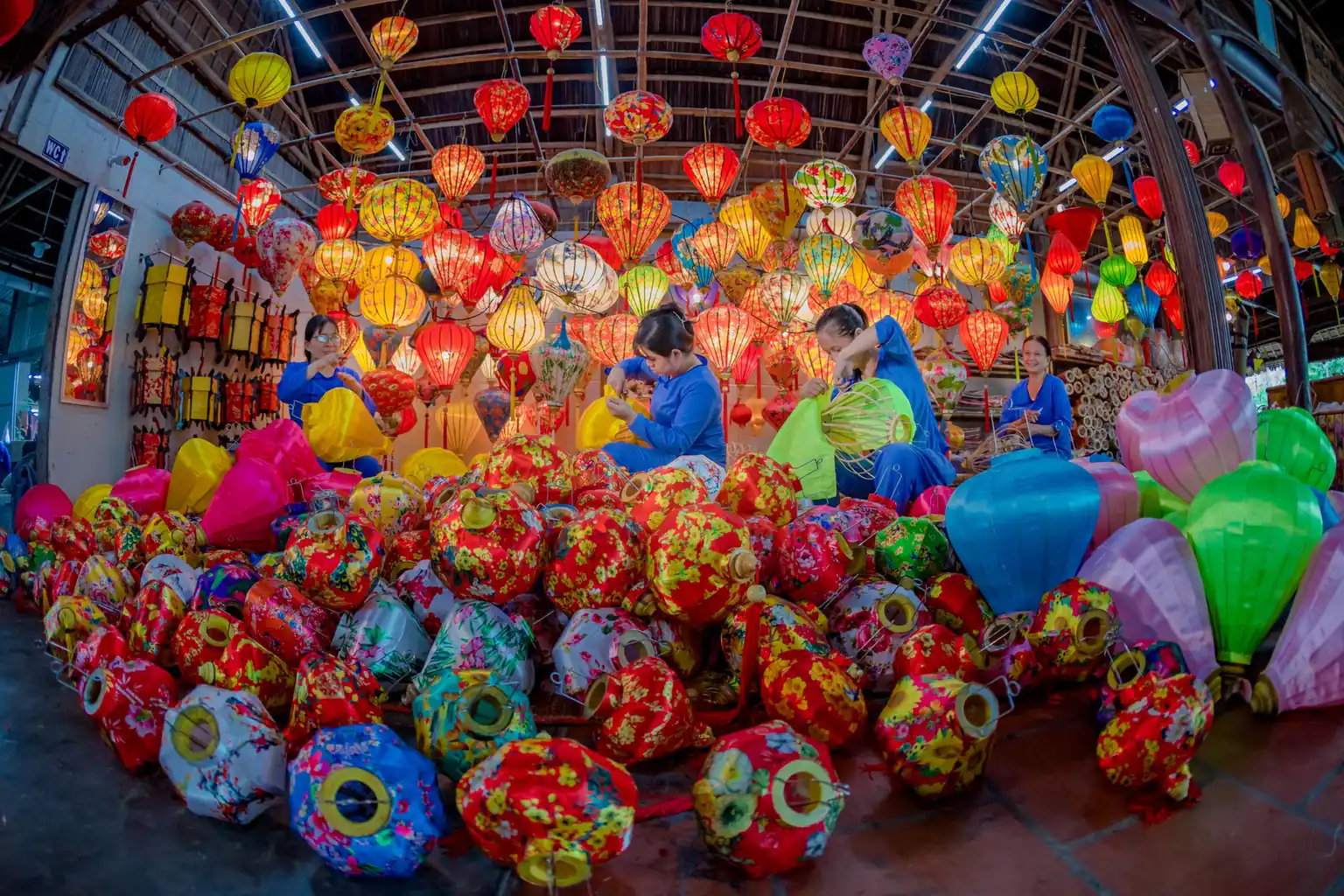 Đèn lồng trong không gian Hội An