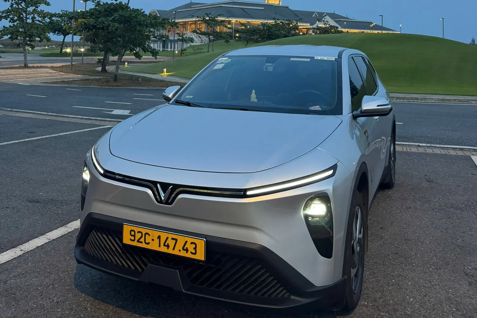 Sun Travel 4-seater private car with fixed upfront rates across Central Vietnam