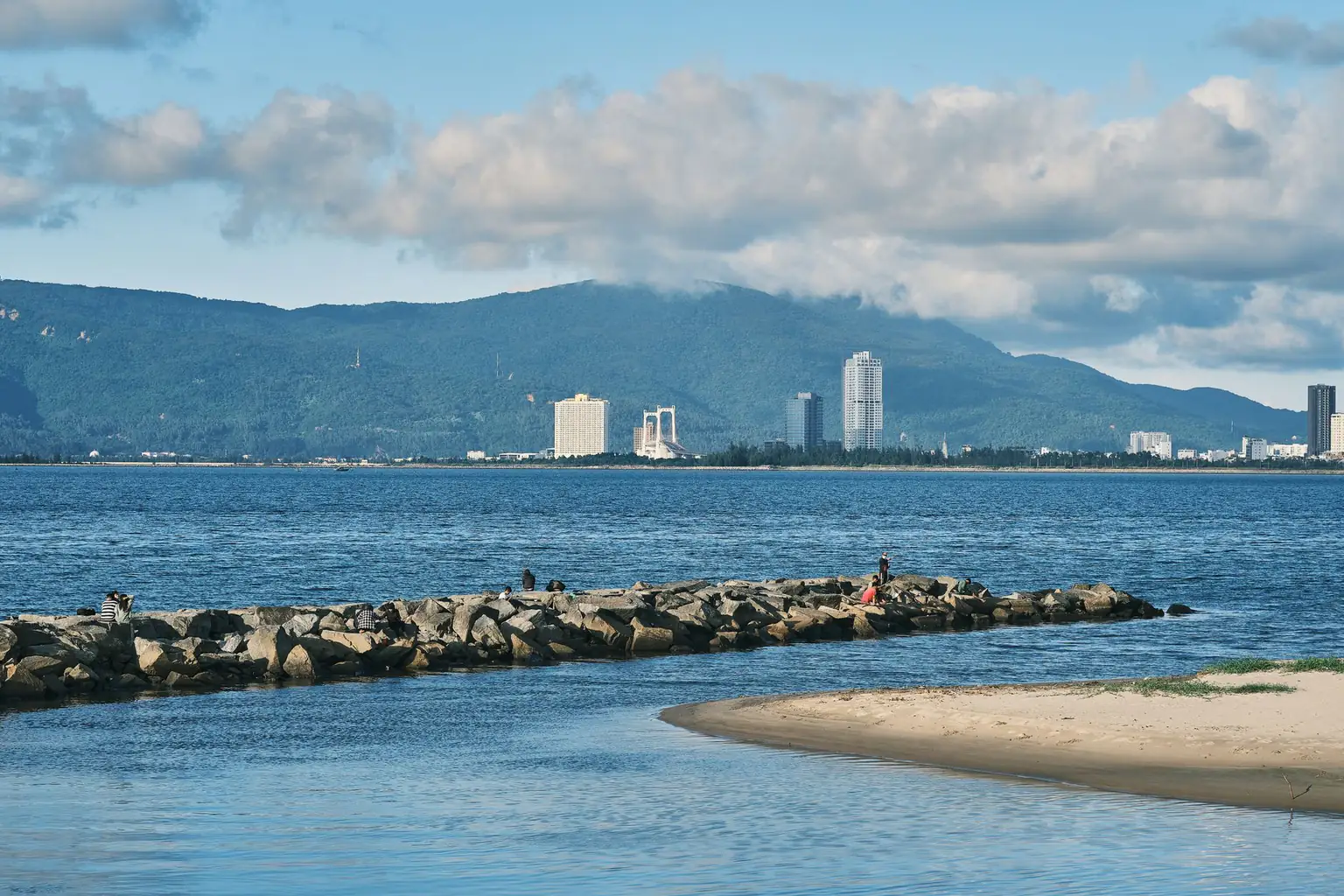 The Han River and Da Nang city